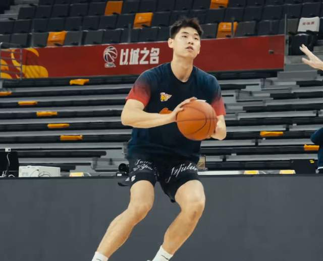 华体会官方网站-崔永熙自宣！亲承复出倒计时，对广东持球与防守的加成会非常大！|杜锋|球迷|本土球员|球员|球队_新浪体育_新浪新闻