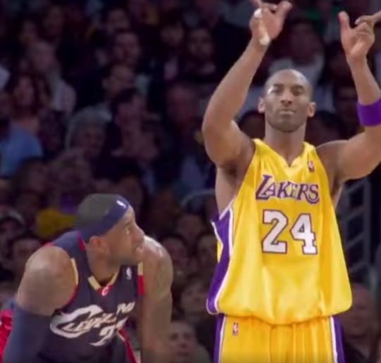 华体会官方网站-詹姆斯怀念科比：他比划手势耍得我一愣一愣 但那其实是拉开单干